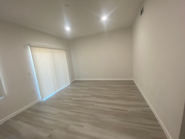 Foto del edificio - 2341 Ulric St
