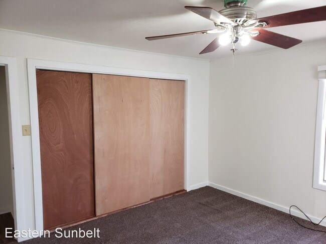 Building Photo - 2 br, 1 bath House - 624 W 15th Street