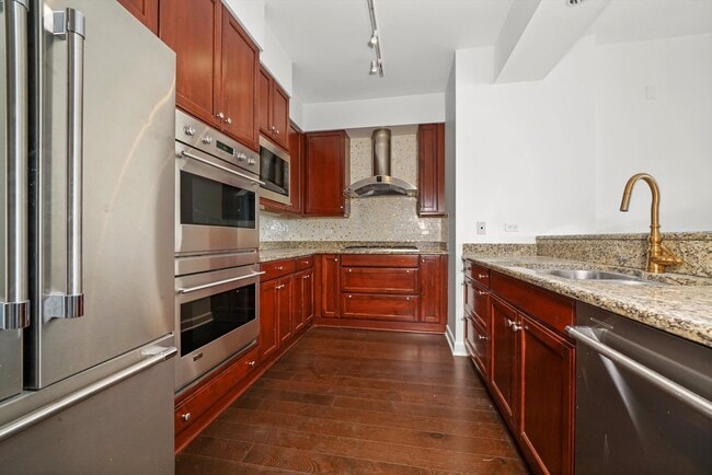 Building Photo - 1201 S Prairie Ave