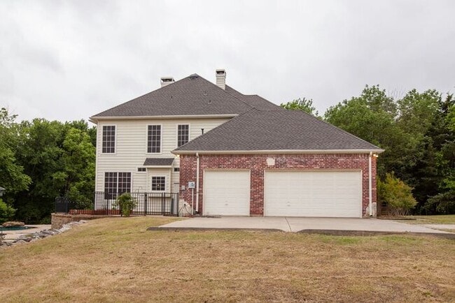 Building Photo - Ranch Living with a Pool in McKinney