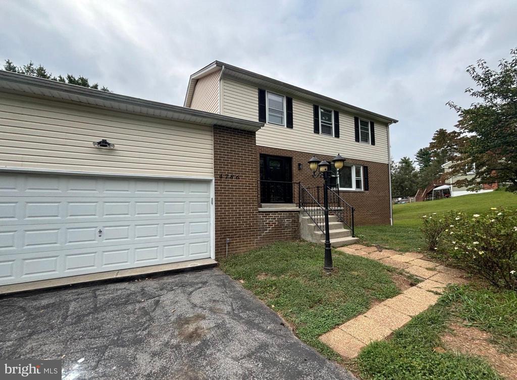 Foto principal - 4786 Mid County Ct