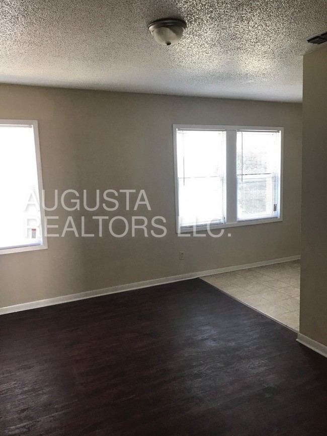 Foto del edificio - 2083 N 2nd St