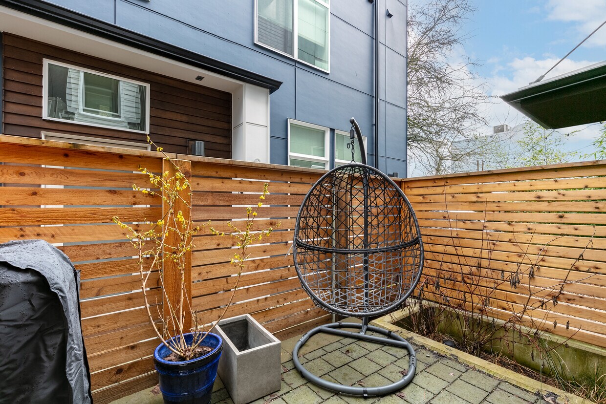 Building Photo - 1417 E Harrison St