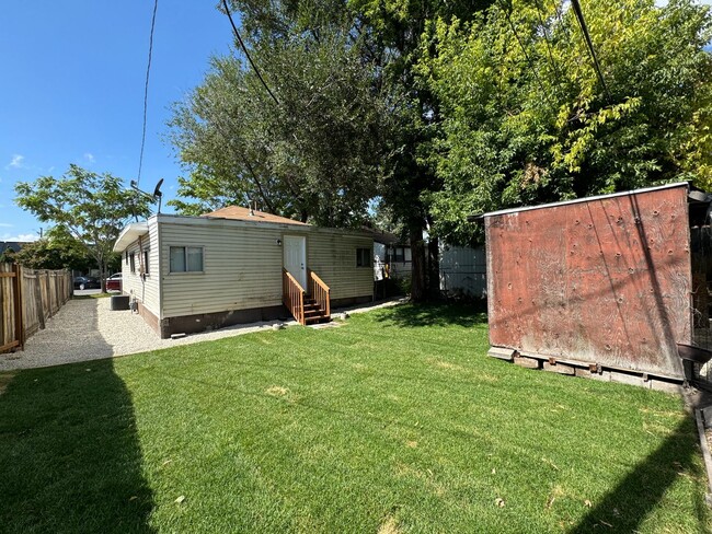 Building Photo - Fully Remodeled home in great location!