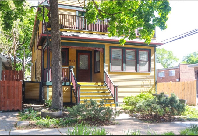 Foto del edificio - 916 Pleasant St