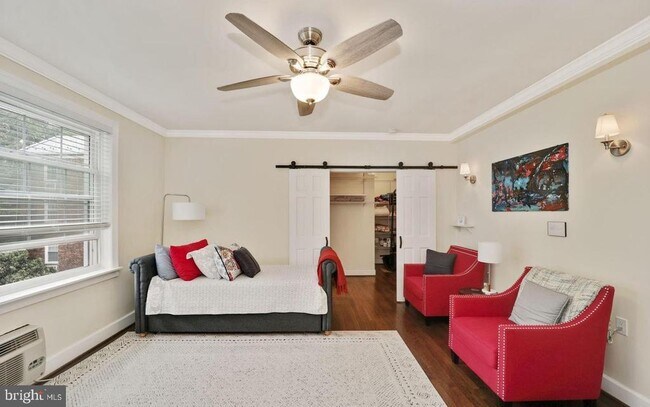 Foto del edificio - 3051 Idaho Ave NW