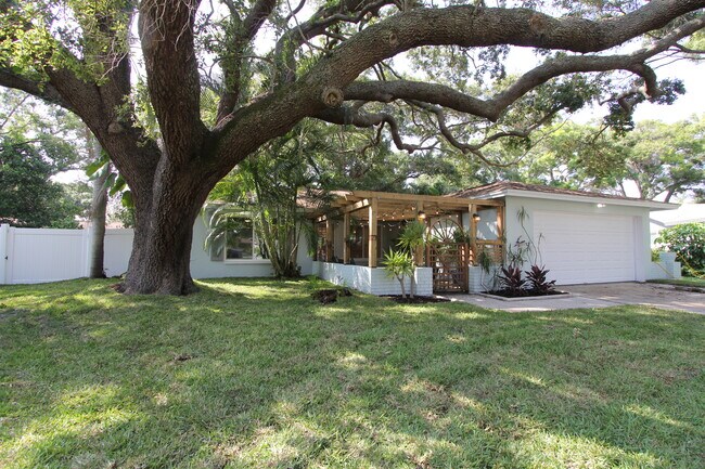 Foto del edificio - 6987 Duncansby Ave N