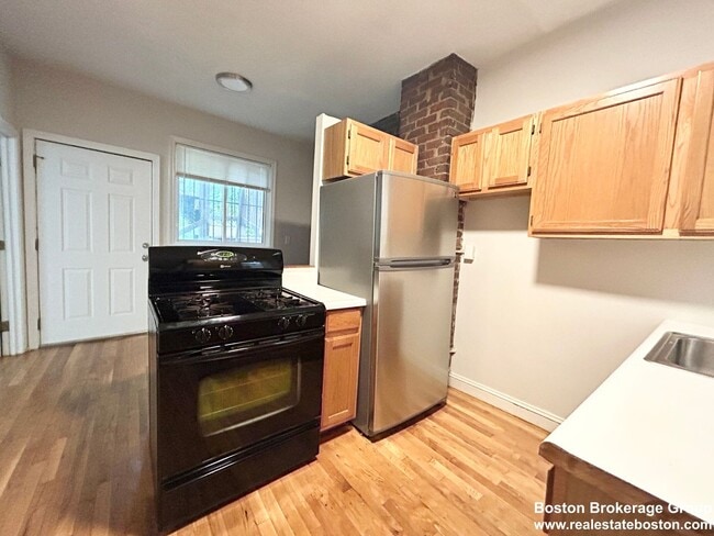 Building Photo - 'Centrally Located' is an UNDERSTATEMENT Here, Folks!
