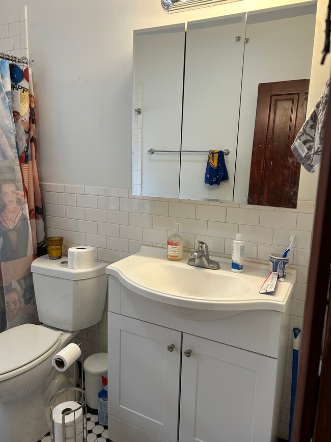 Building Photo - 711 Emerson St