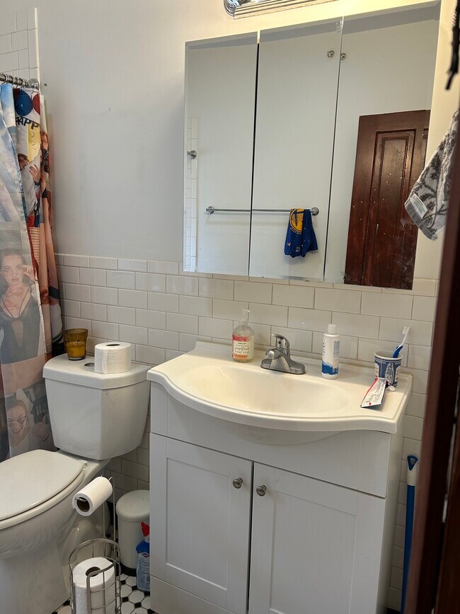 Foto del edificio - 711 Emerson St