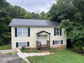 Building Photo - 312 Rugby Ct