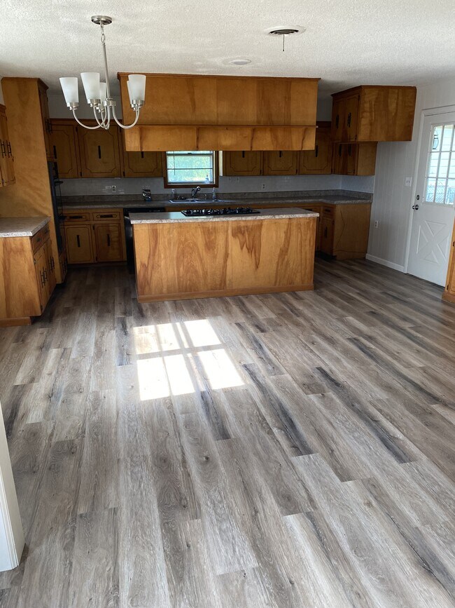 Foto del edificio - 625 Country Club Rd