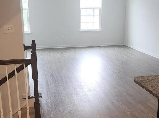 Building Photo - 2100 Elm Tree Ct