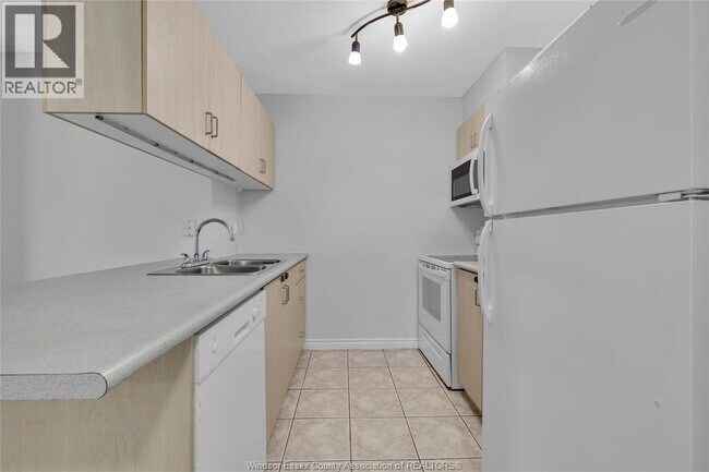 Photo du bâtiment - 1390 Lauzon Rd