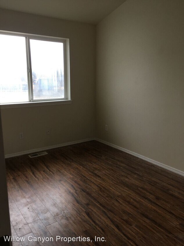 Building Photo - 3 br, 2 bath House - 309 E "D" St