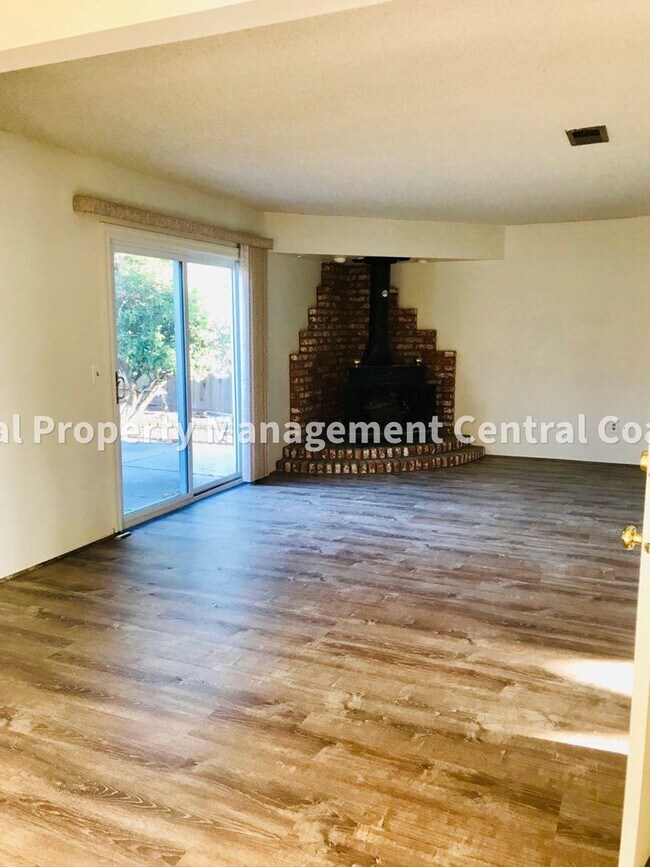 Foto del edificio - AVAILABLE JULY - 3 Bed / 2 Bath SLO Home i...