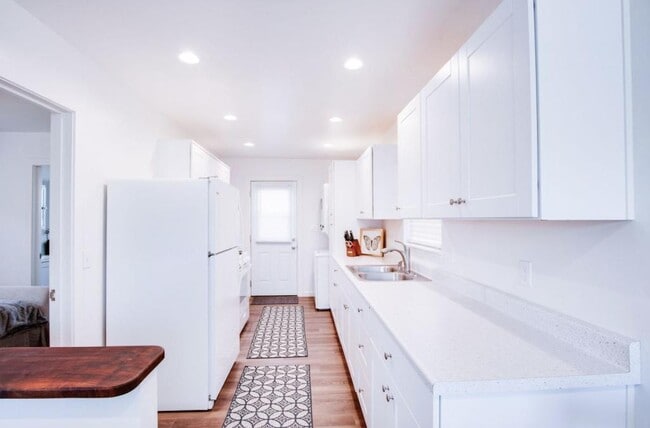 Building Photo - 933 Hackberry Ave