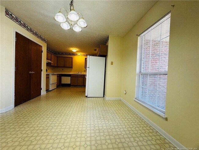 Building Photo - 2032 Glenwick Dr