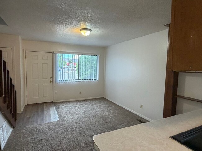 Building Photo - 459 Topaz Dr