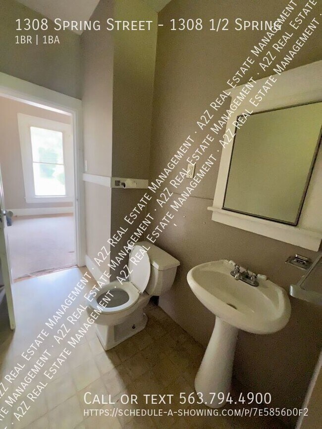 Building Photo - Large 1 bedroom apartment, Move in ready!