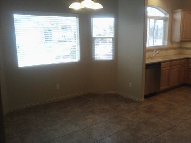 Building Photo - Beautiful home with RV pad