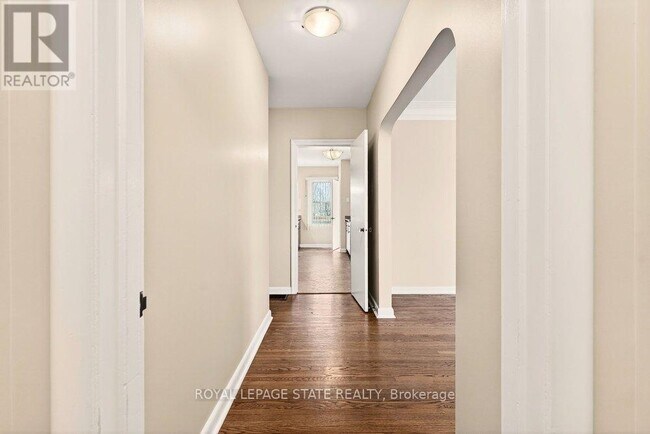 Photo du bâtiment - 42 Evergreen Ave