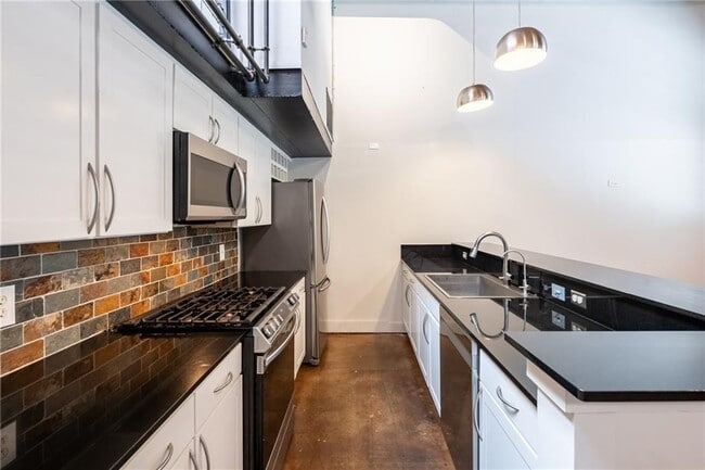 Building Photo - 644 Wells St SW