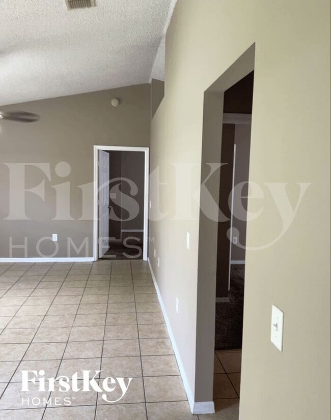 Foto del edificio - 7446 Groveoak Dr