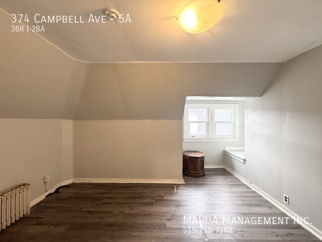 Photo du bâtiment - COZY 3 BED/2 BATH UPPER UNIT - WEST WINDSOR - INCLUSIVE!
