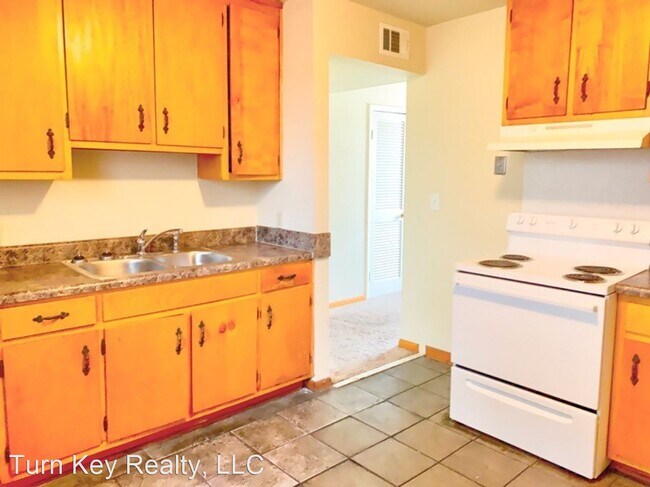 Building Photo - 2 br, 1 bath House - 1133-D Elm Avenue