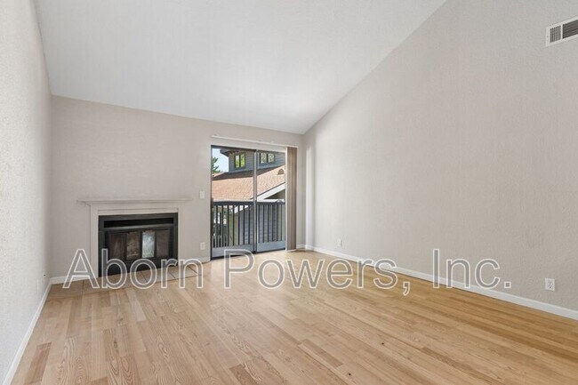 Building Photo - 3180 Country Club Dr