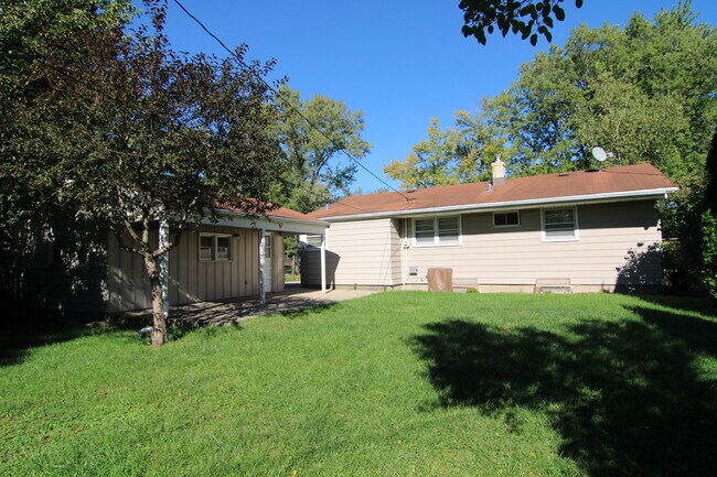 Building Photo - 2307 Skokie Dr