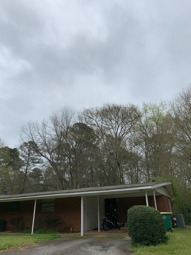Building Photo - Venita 400 Quad