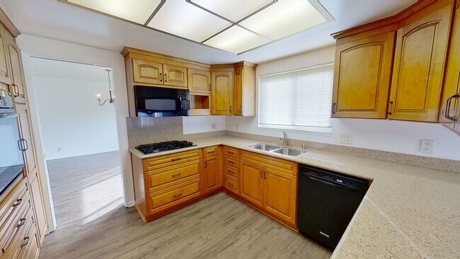 Building Photo - **MOVE-IN SPECIAL** 4 Bedroom , 2.5 Bathro...