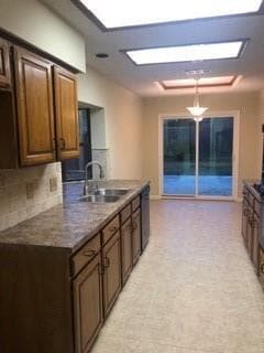 Foto del edificio - 445 Cozby Ave