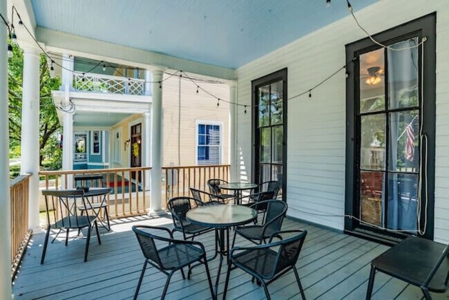 Building Photo - 57 N Ann St