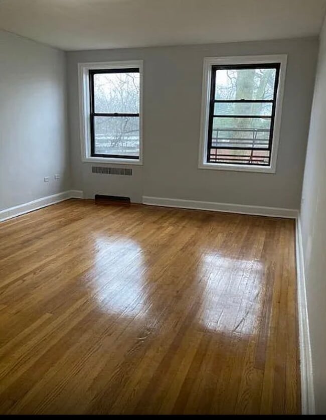 Building Photo - 3 Larchmont Acres