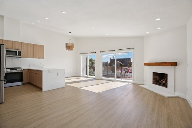 Building Photo - 25051 La Cresta Dr