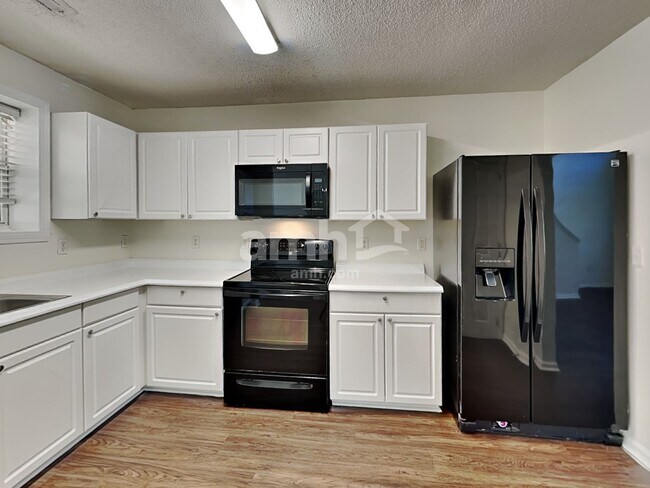 Building Photo - 125 Fairford Dr