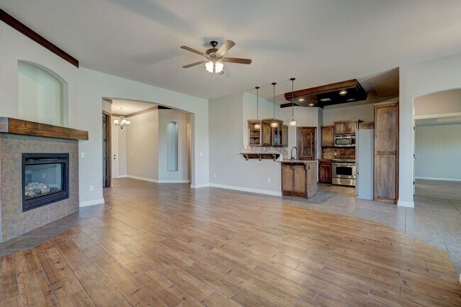 Building Photo - Stunning 3 Bedroom Home with Fireplace, Community Amenities & Open Floor Plan