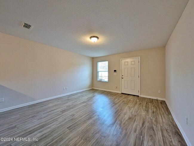 Foto del edificio - 8511 McGirts Village Ln