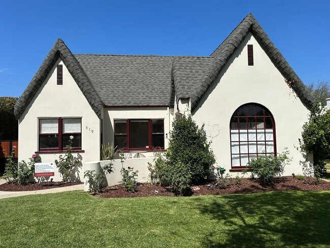 Building Photo - Truly Adorable Tudor Style 2 Bed 1 Bath Home in Anaheim!