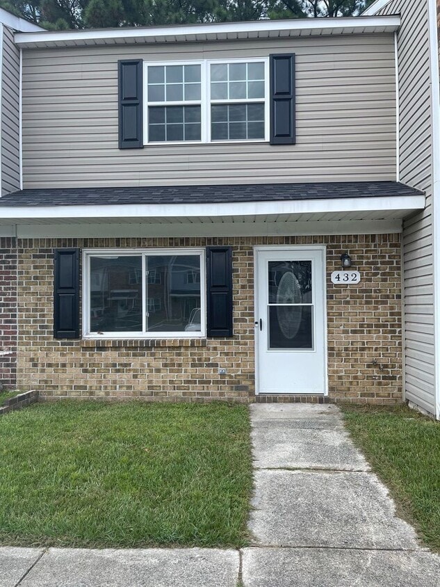 Primary Photo - 2 bedrooms and 1.5 Bath