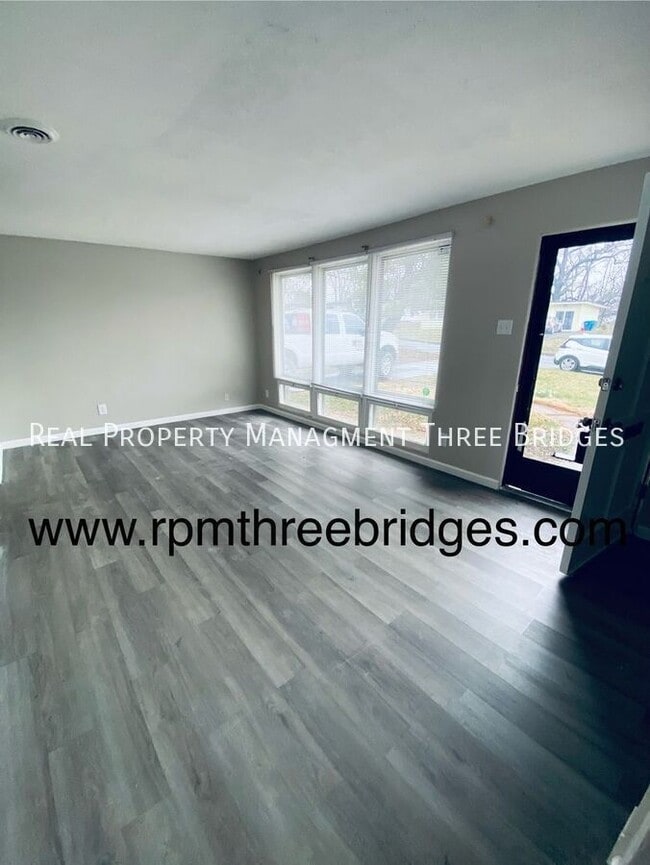 Building Photo - 28 Redwood Dr