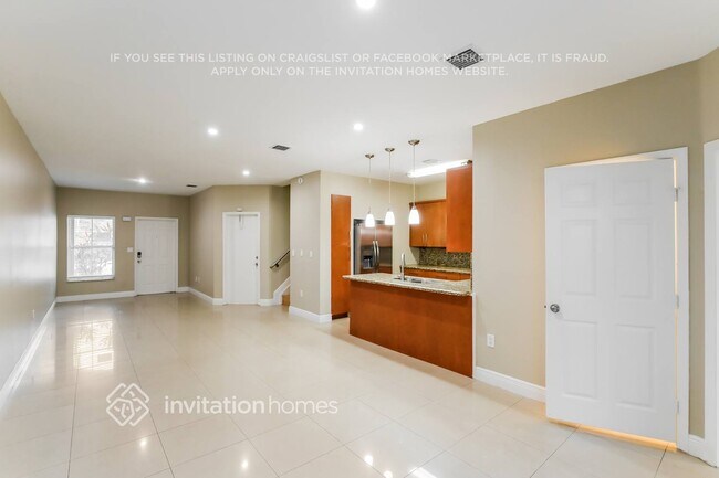 Foto del edificio - 7663 N Southwood Cir