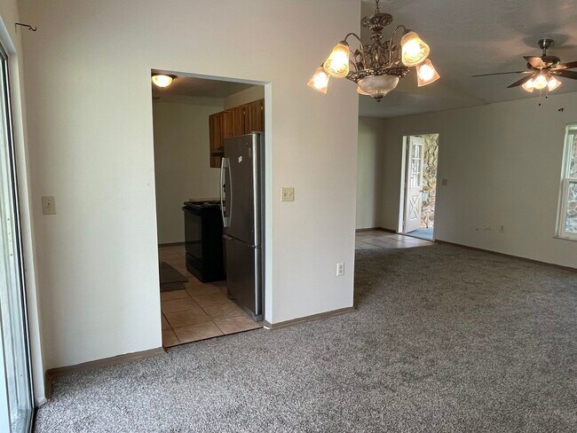 Building Photo - 2875 SE Rowena Ave