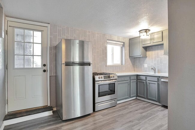 Adorable 2bedroom 1 bathroom Apartment - Adorable 2bedroom 1 bathroom Apartment