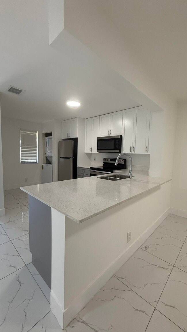Building Photo - 4805 Arjaro Dr