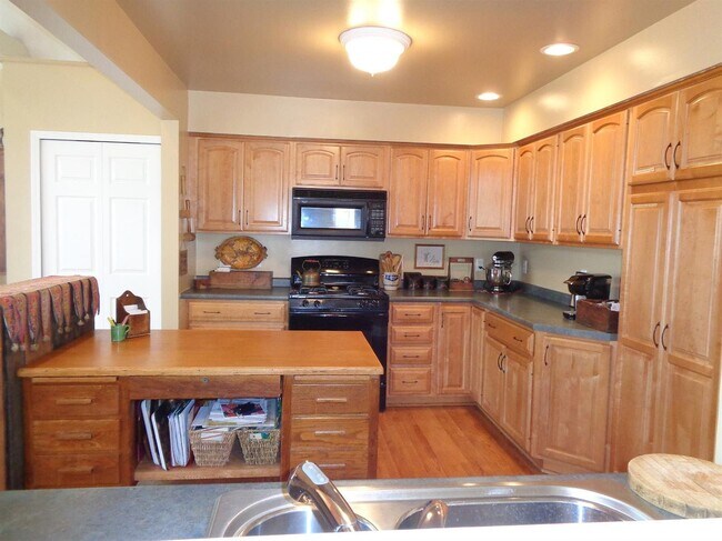 Building Photo - 3012 Turnberry Ln