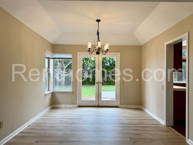 Foto del edificio - 12613 Crest Knolls Ct